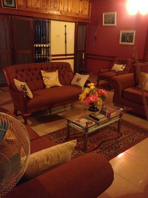 J Residence Motel Энтеббе Экстерьер фото