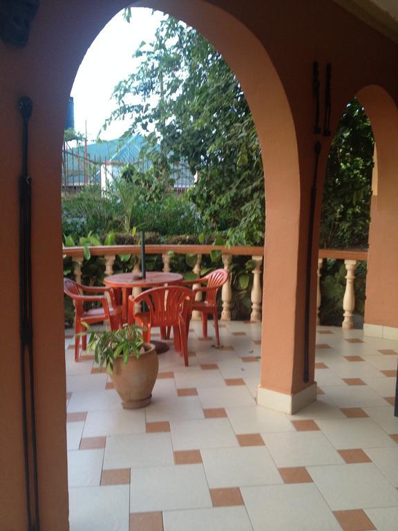 J Residence Motel Энтеббе Экстерьер фото