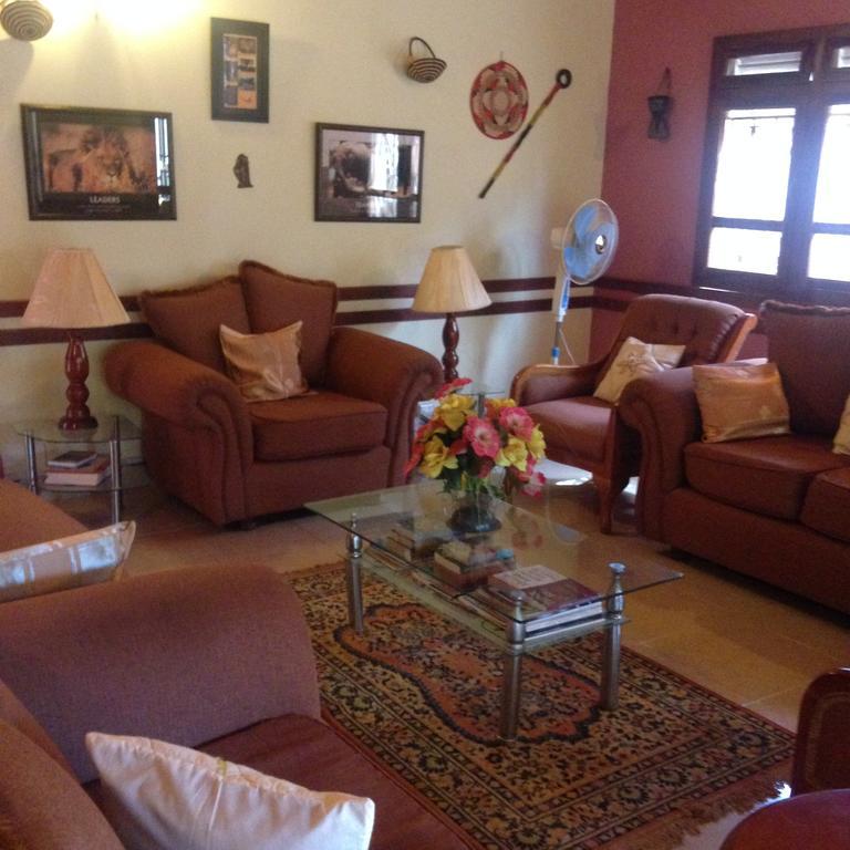 J Residence Motel Энтеббе Экстерьер фото