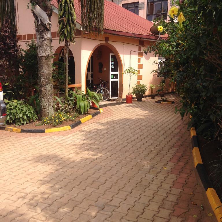 J Residence Motel Энтеббе Экстерьер фото