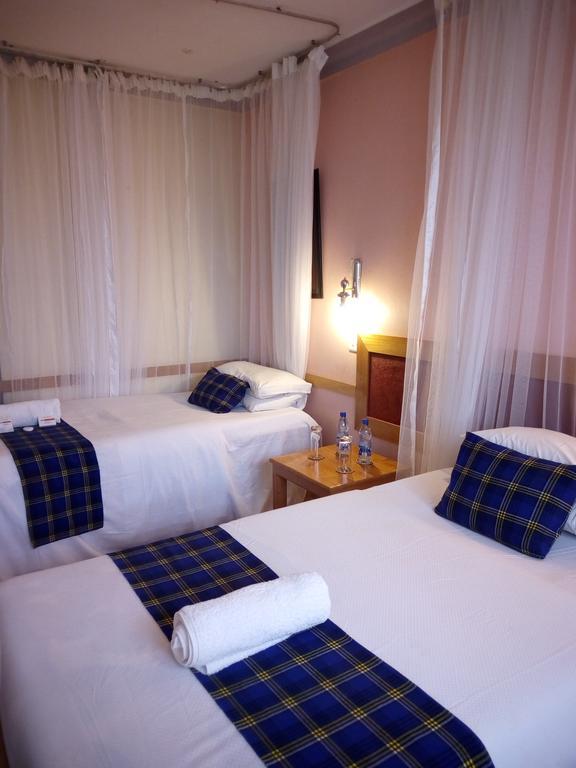 J Residence Motel Энтеббе Экстерьер фото