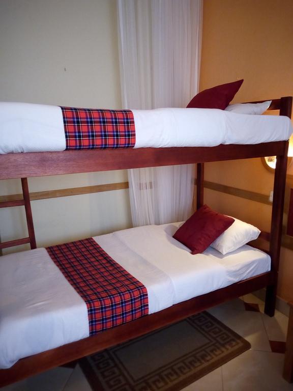 J Residence Motel Энтеббе Экстерьер фото