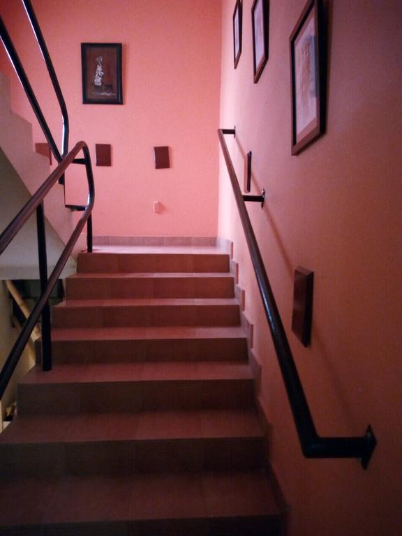 J Residence Motel Энтеббе Экстерьер фото
