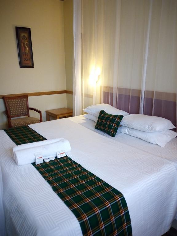 J Residence Motel Энтеббе Экстерьер фото