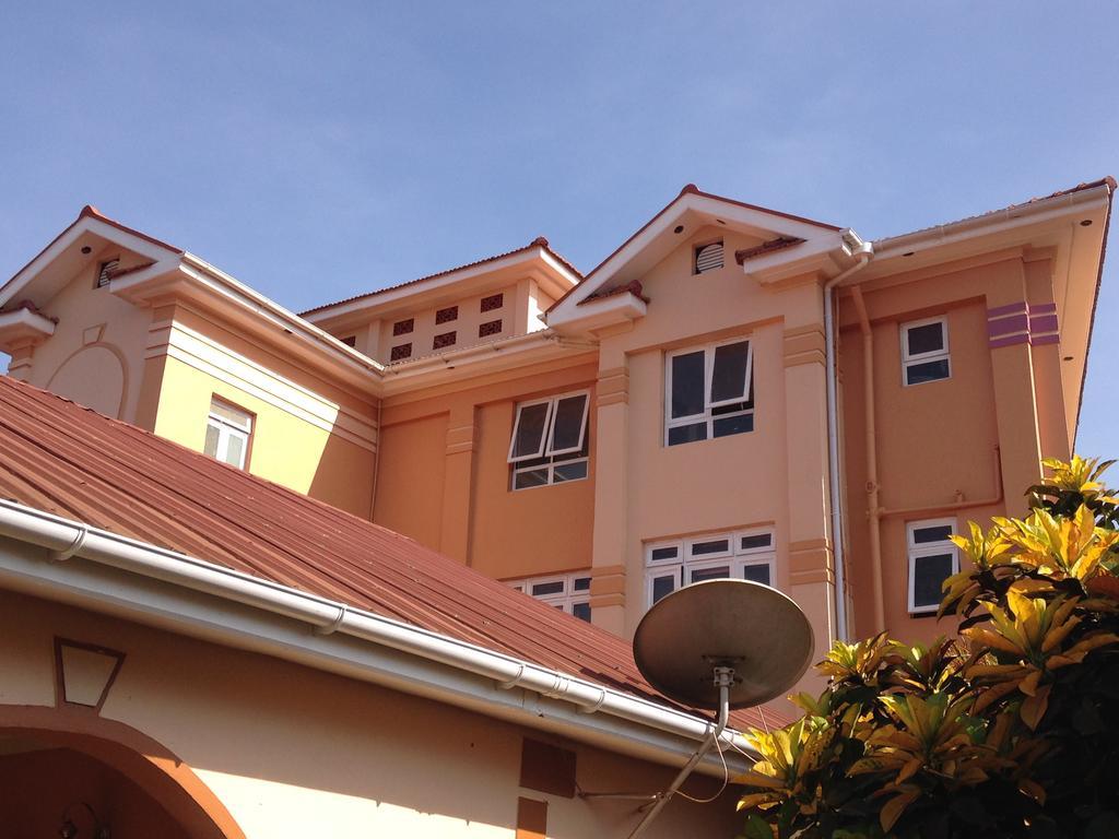 J Residence Motel Энтеббе Экстерьер фото